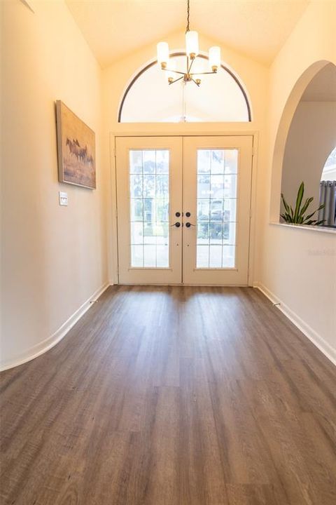 合同活跃: $345,000 (3 贝兹, 2 浴室, 2133 平方英尺)