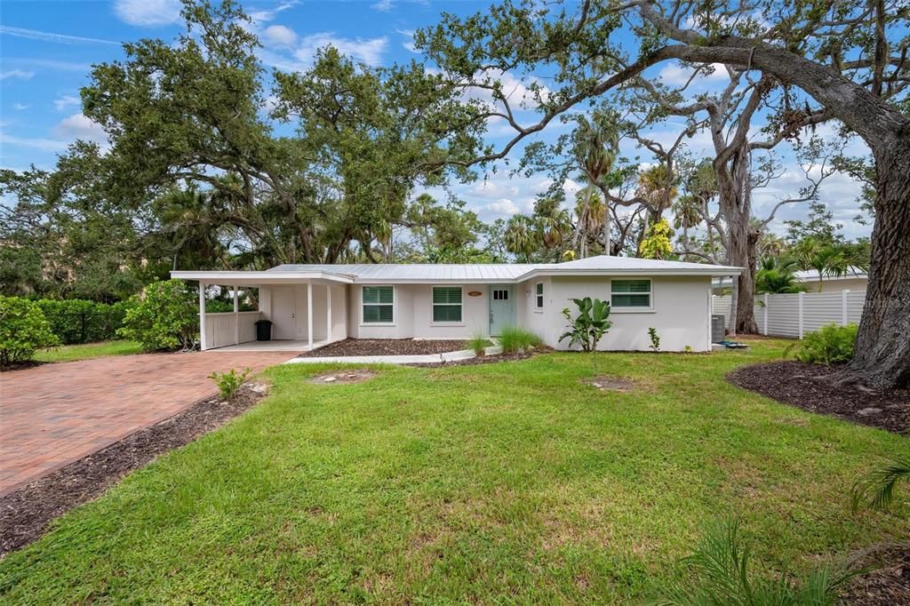 Recently Rented: $2,200 (2 beds, 1 baths, 1242 Square Feet)