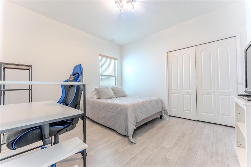 Под контрактом: $3,000 (4 спален, 3 ванн, 2420 Квадратных фут)