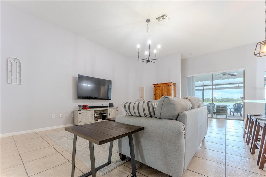 Под контрактом: $3,000 (4 спален, 3 ванн, 2420 Квадратных фут)