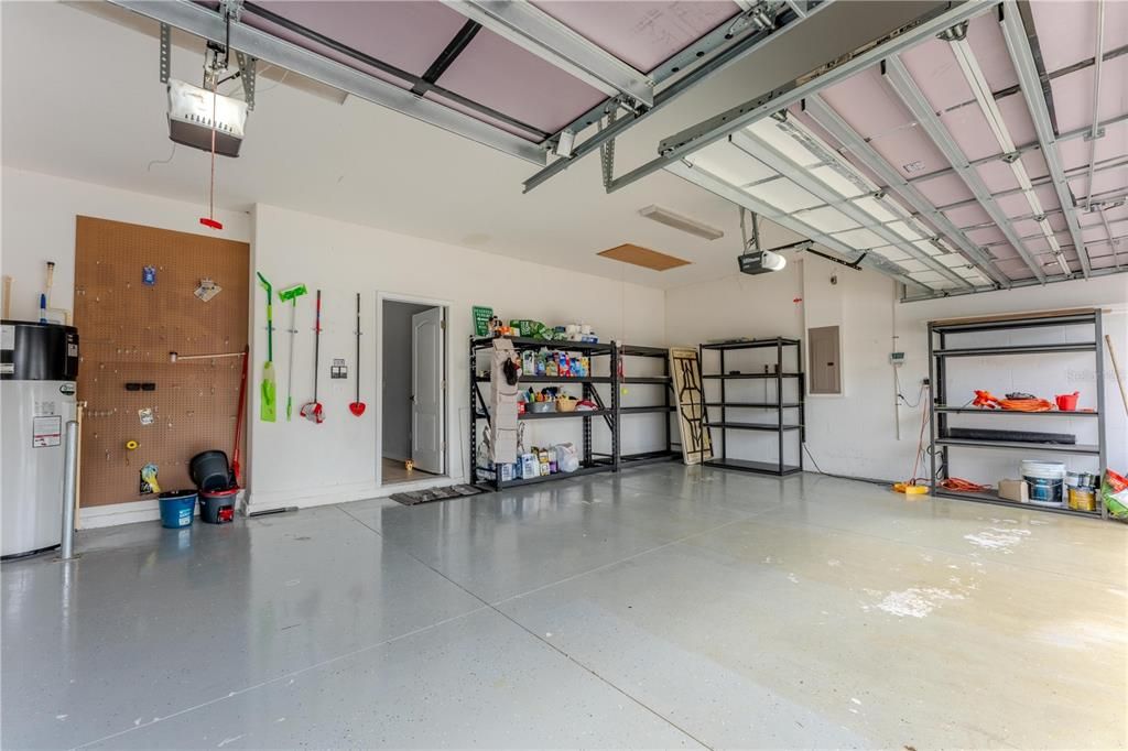 Под контрактом: $3,000 (4 спален, 3 ванн, 2420 Квадратных фут)