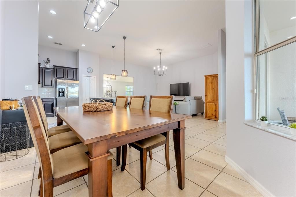 Под контрактом: $3,000 (4 спален, 3 ванн, 2420 Квадратных фут)