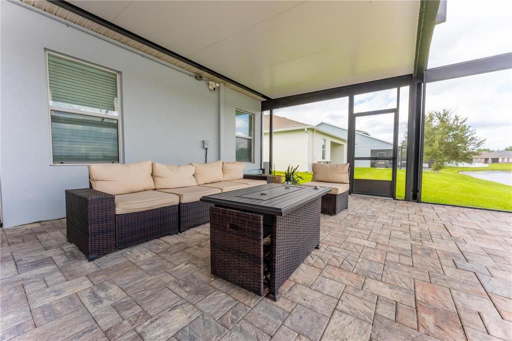 Под контрактом: $3,000 (4 спален, 3 ванн, 2420 Квадратных фут)