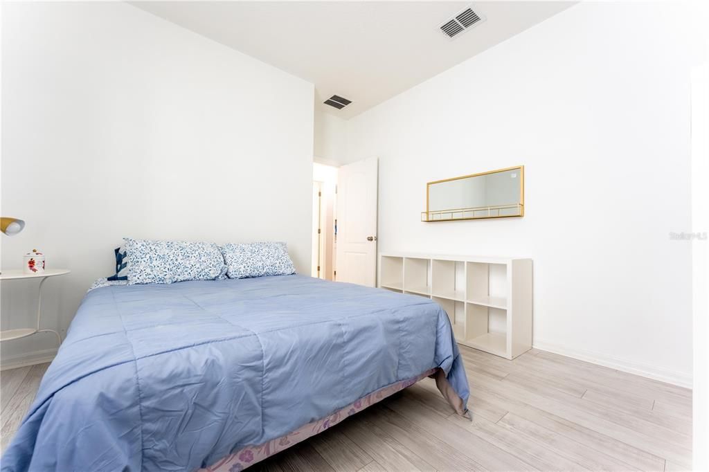 Под контрактом: $3,000 (4 спален, 3 ванн, 2420 Квадратных фут)