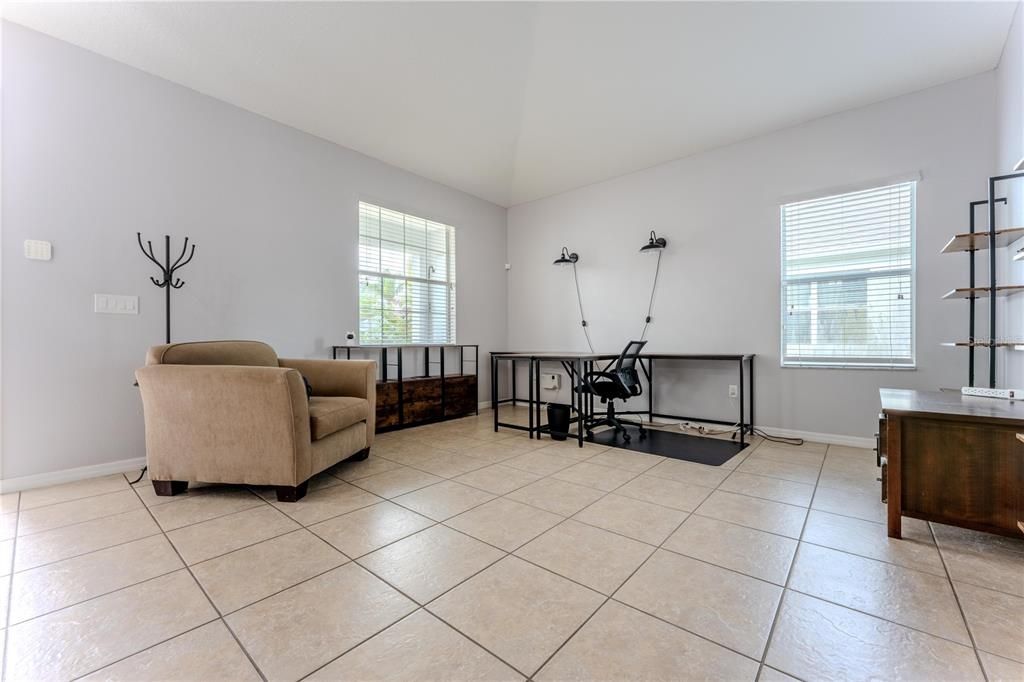 Под контрактом: $3,000 (4 спален, 3 ванн, 2420 Квадратных фут)