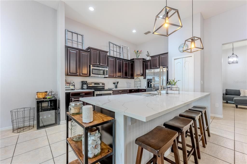 Под контрактом: $3,000 (4 спален, 3 ванн, 2420 Квадратных фут)