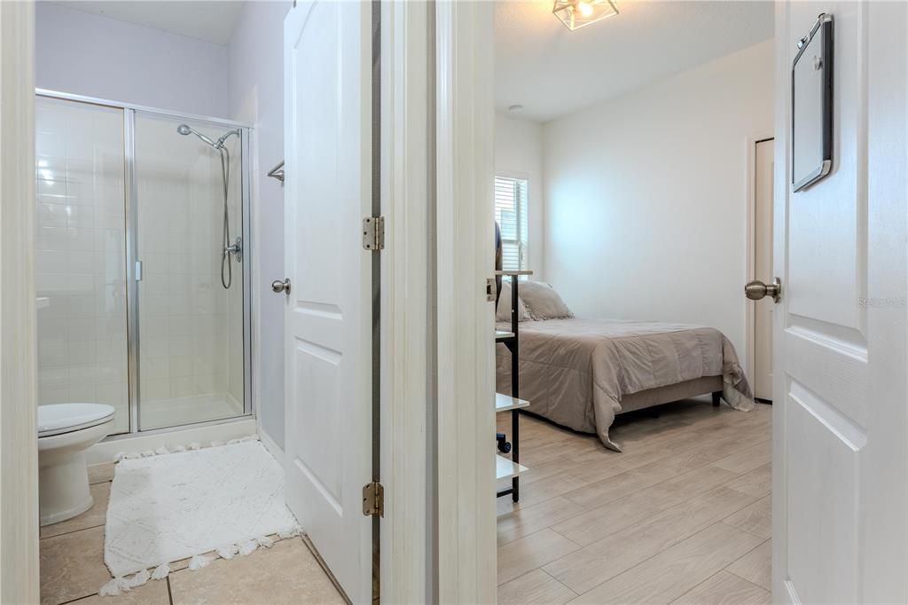 Под контрактом: $3,000 (4 спален, 3 ванн, 2420 Квадратных фут)