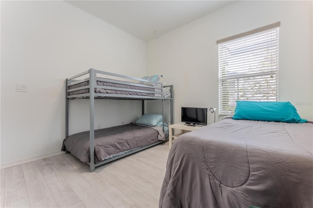 Под контрактом: $3,000 (4 спален, 3 ванн, 2420 Квадратных фут)