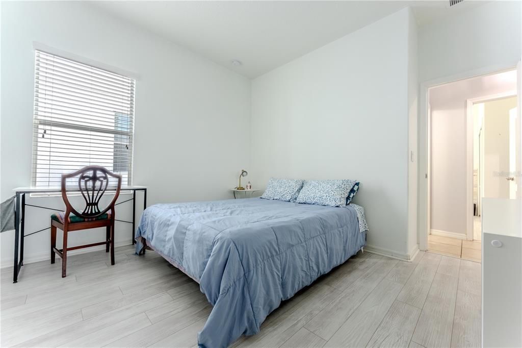 Под контрактом: $3,000 (4 спален, 3 ванн, 2420 Квадратных фут)