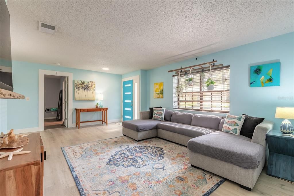 Active With Contract: $315,000 (3 beds, 2 baths, 1354 Square Feet)