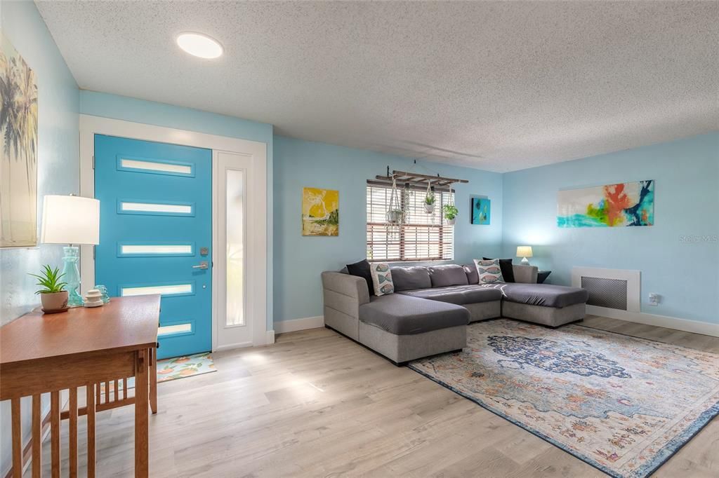 Active With Contract: $315,000 (3 beds, 2 baths, 1354 Square Feet)