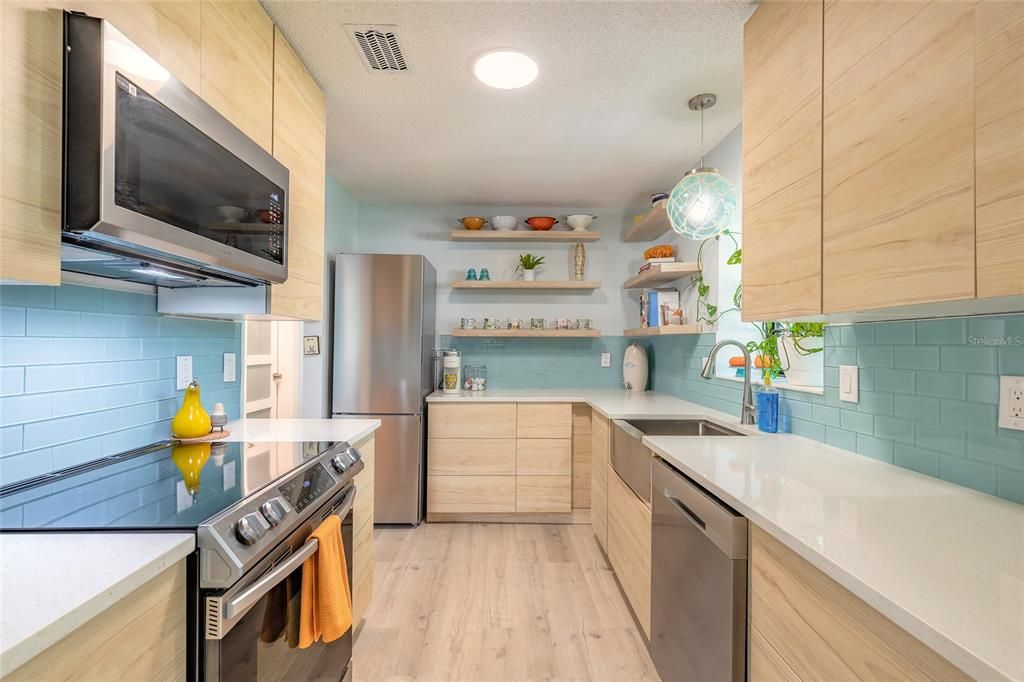 Active With Contract: $315,000 (3 beds, 2 baths, 1354 Square Feet)