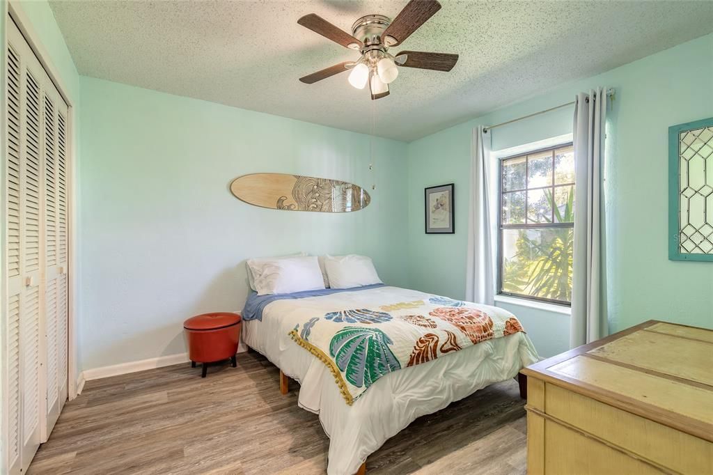 Active With Contract: $315,000 (3 beds, 2 baths, 1354 Square Feet)