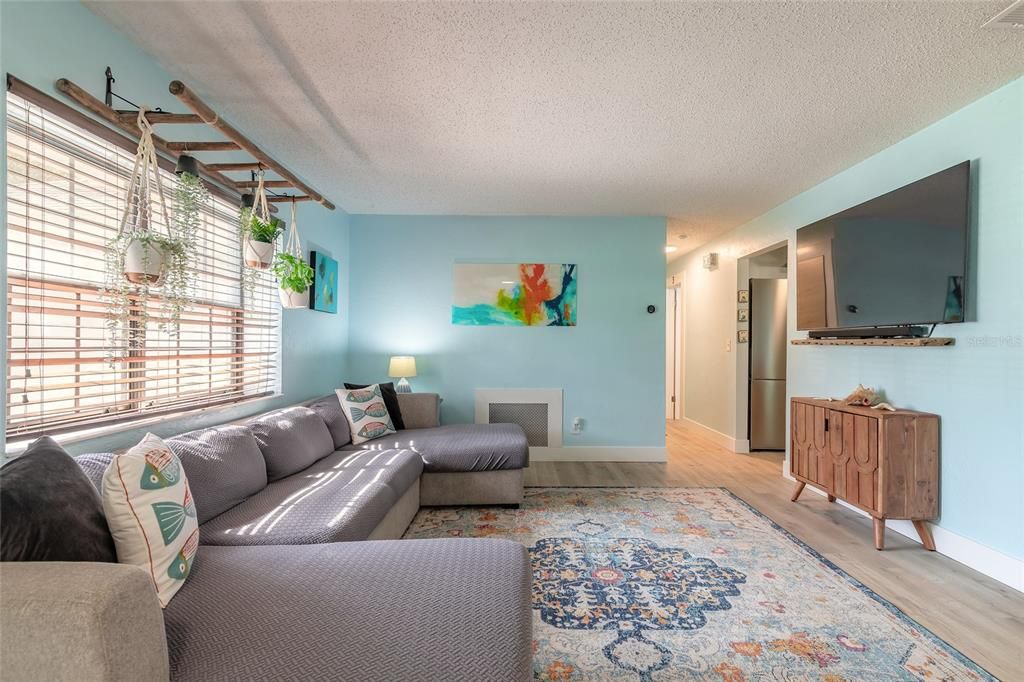 Active With Contract: $315,000 (3 beds, 2 baths, 1354 Square Feet)