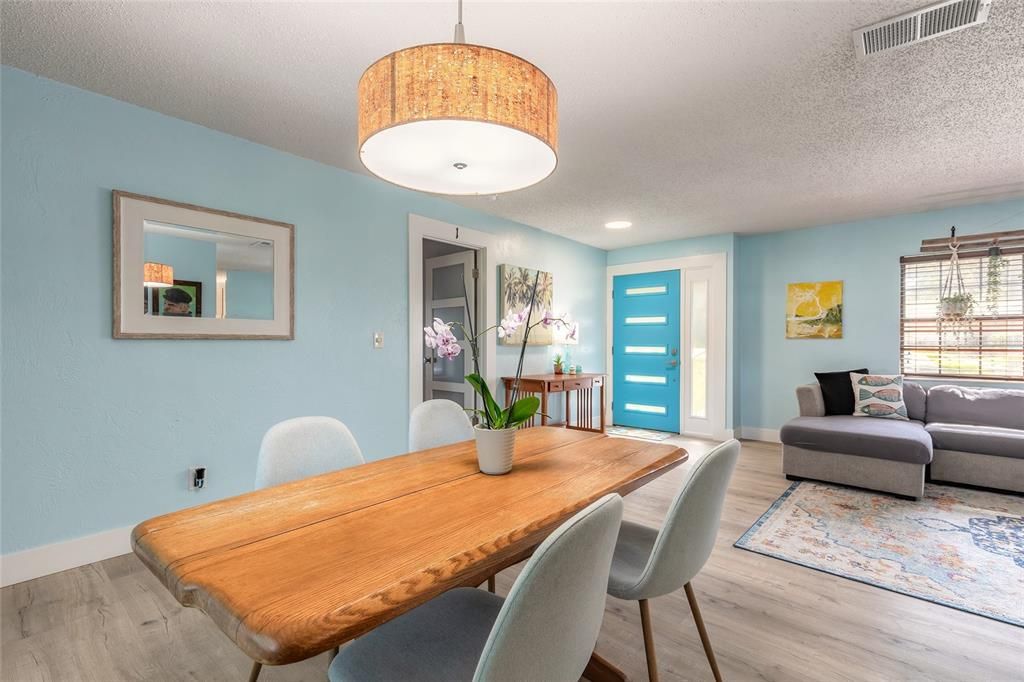 Active With Contract: $315,000 (3 beds, 2 baths, 1354 Square Feet)