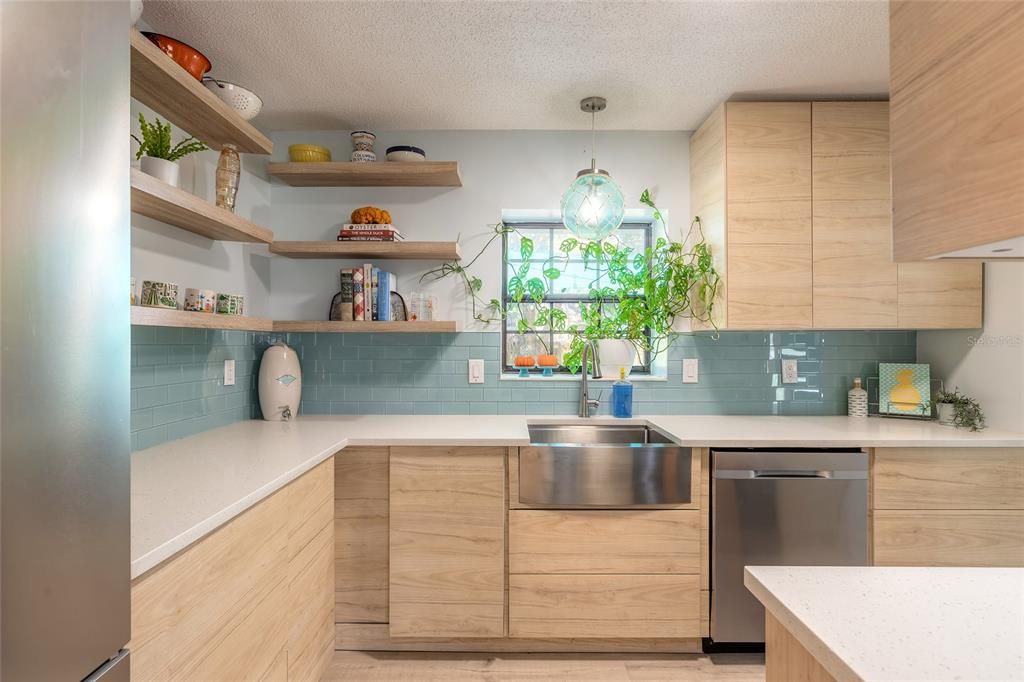 Active With Contract: $315,000 (3 beds, 2 baths, 1354 Square Feet)