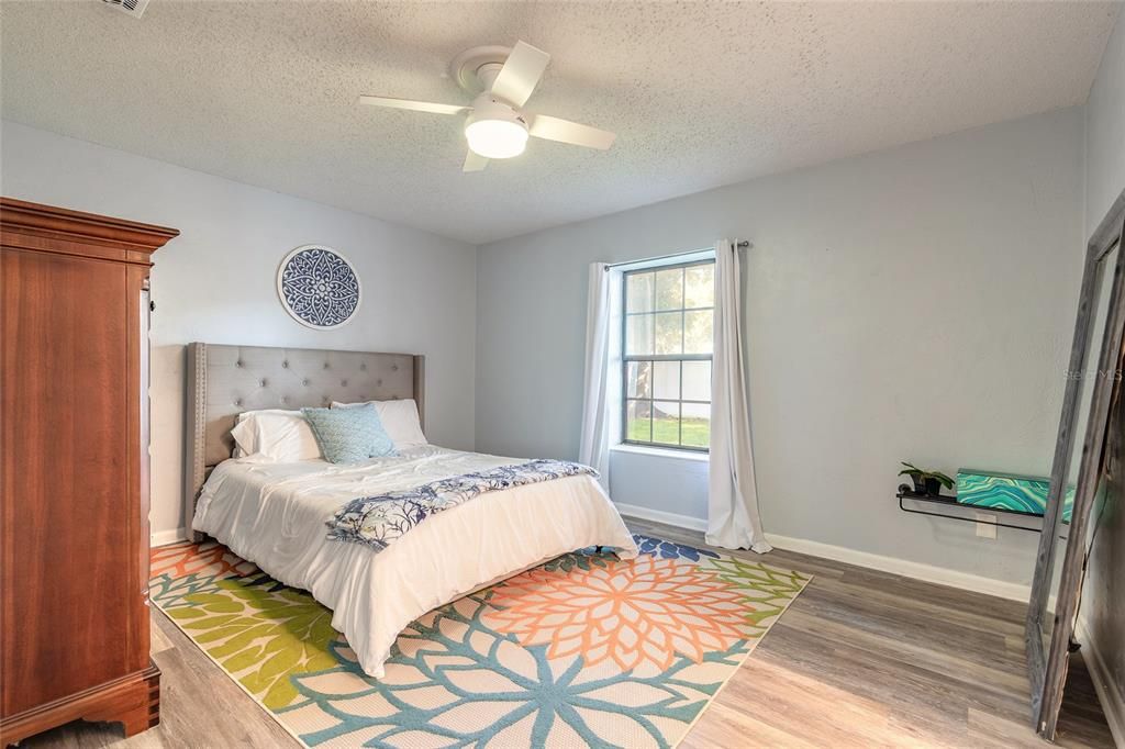 Active With Contract: $315,000 (3 beds, 2 baths, 1354 Square Feet)