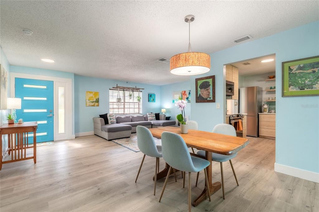 Active With Contract: $315,000 (3 beds, 2 baths, 1354 Square Feet)