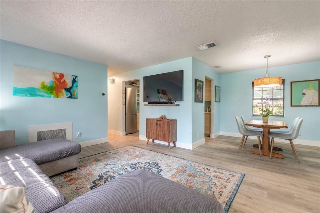 Active With Contract: $315,000 (3 beds, 2 baths, 1354 Square Feet)