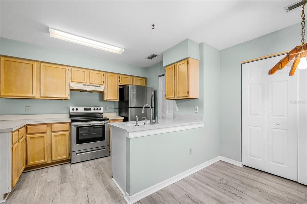 Active With Contract: $275,000 (3 beds, 2 baths, 1340 Square Feet)