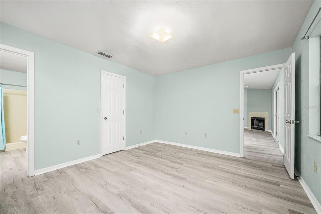 Active With Contract: $275,000 (3 beds, 2 baths, 1340 Square Feet)