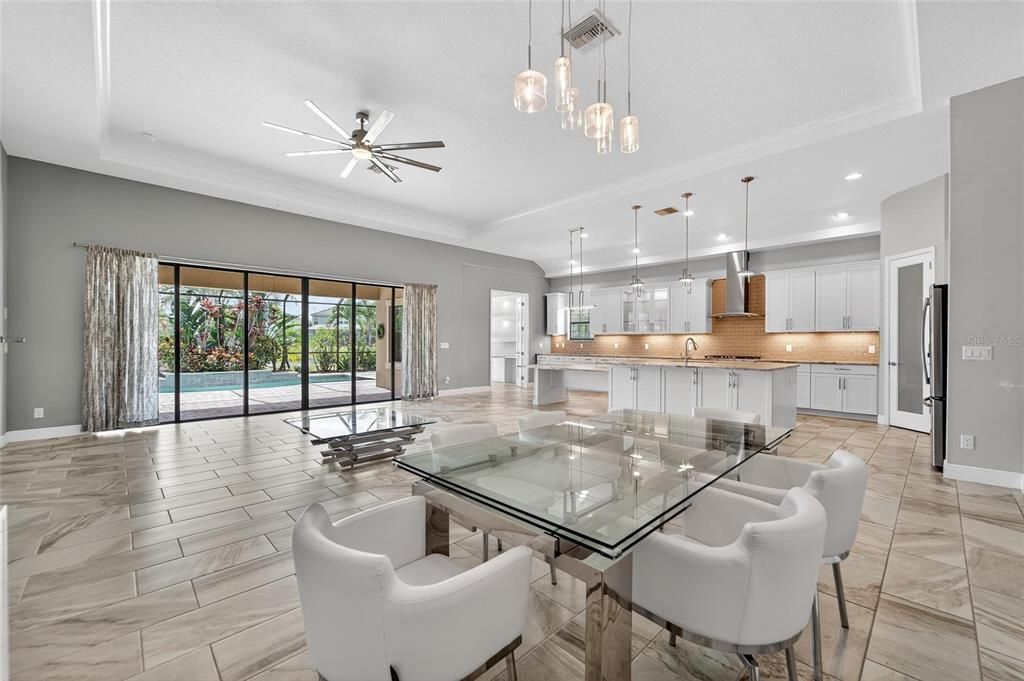 En Venta: $995,000 (4 camas, 3 baños, 2680 Pies cuadrados)