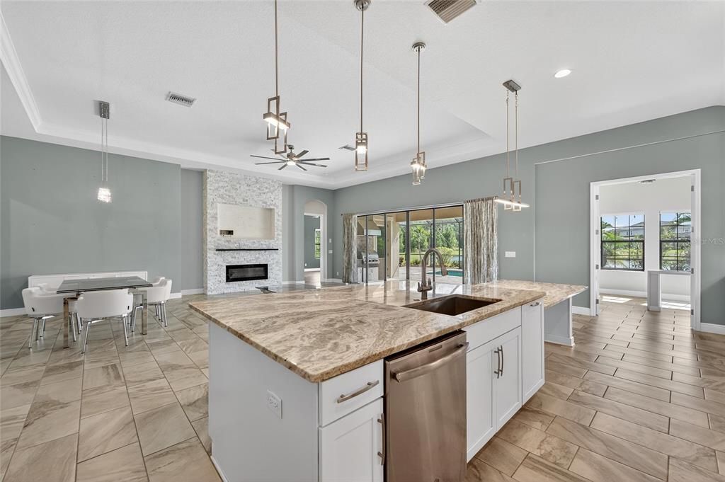 En Venta: $995,000 (4 camas, 3 baños, 2680 Pies cuadrados)