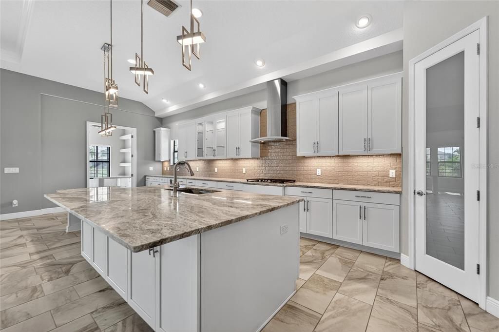 En Venta: $995,000 (4 camas, 3 baños, 2680 Pies cuadrados)