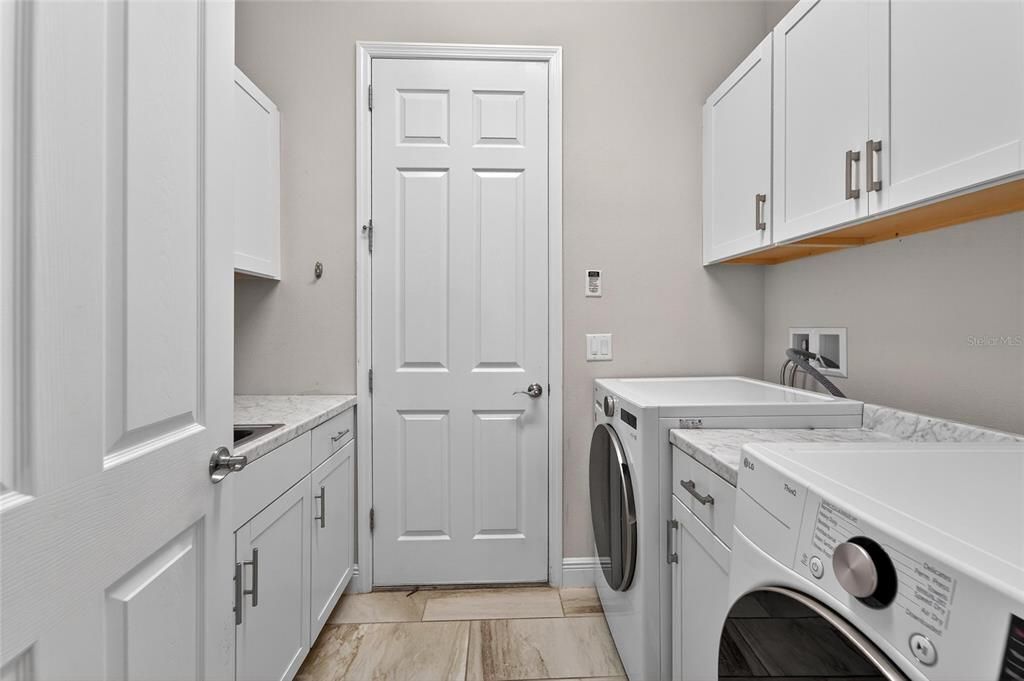 En Venta: $995,000 (4 camas, 3 baños, 2680 Pies cuadrados)