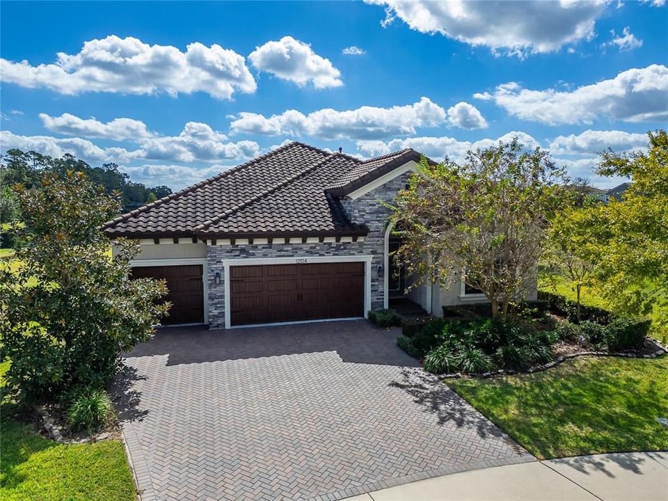 En Venta: $995,000 (4 camas, 3 baños, 2680 Pies cuadrados)