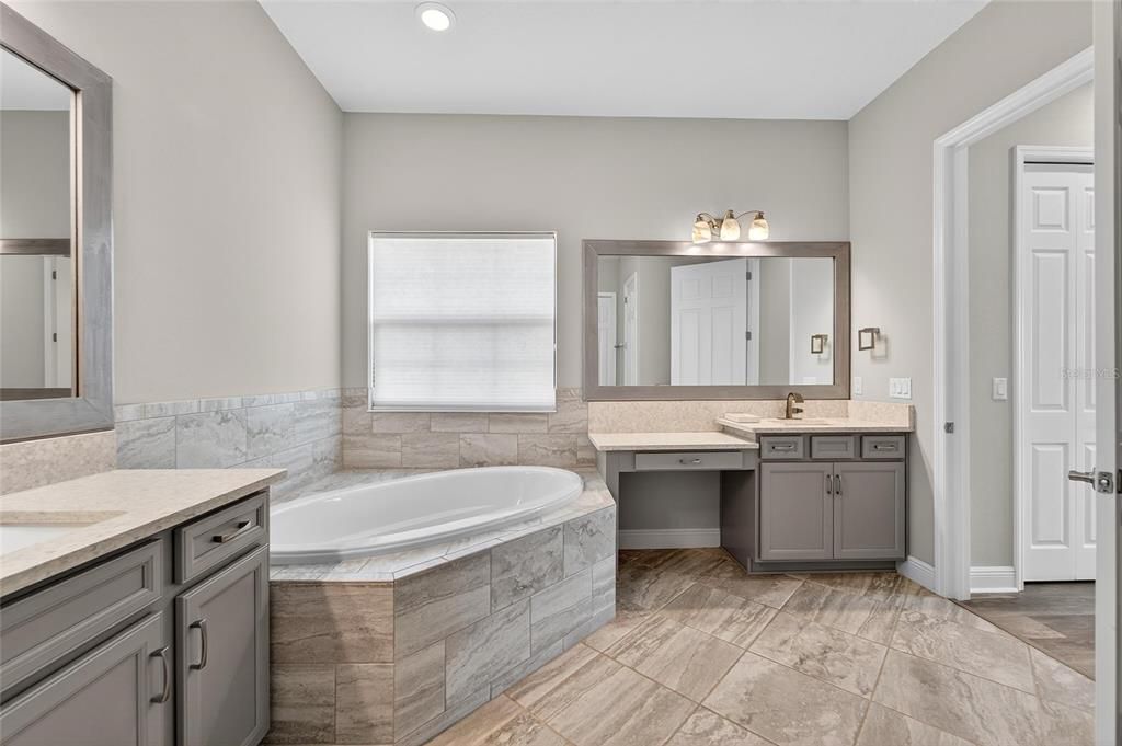 En Venta: $995,000 (4 camas, 3 baños, 2680 Pies cuadrados)