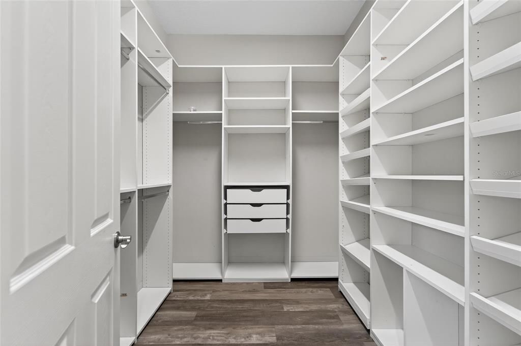 En Venta: $995,000 (4 camas, 3 baños, 2680 Pies cuadrados)