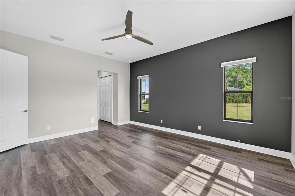 En Venta: $995,000 (4 camas, 3 baños, 2680 Pies cuadrados)