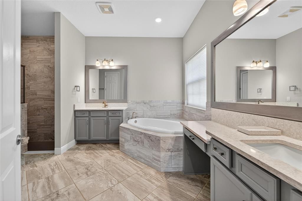 En Venta: $995,000 (4 camas, 3 baños, 2680 Pies cuadrados)