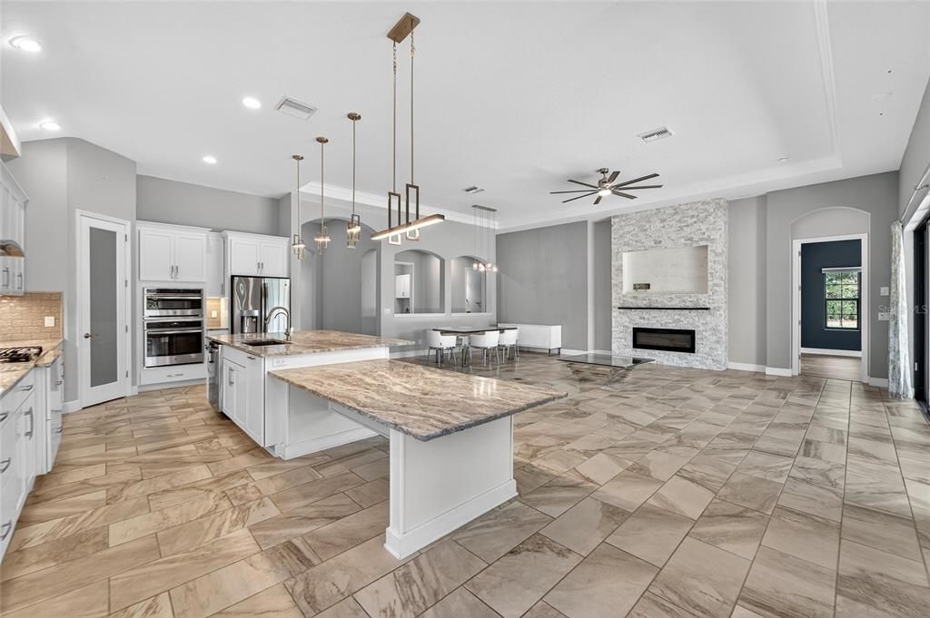 En Venta: $995,000 (4 camas, 3 baños, 2680 Pies cuadrados)