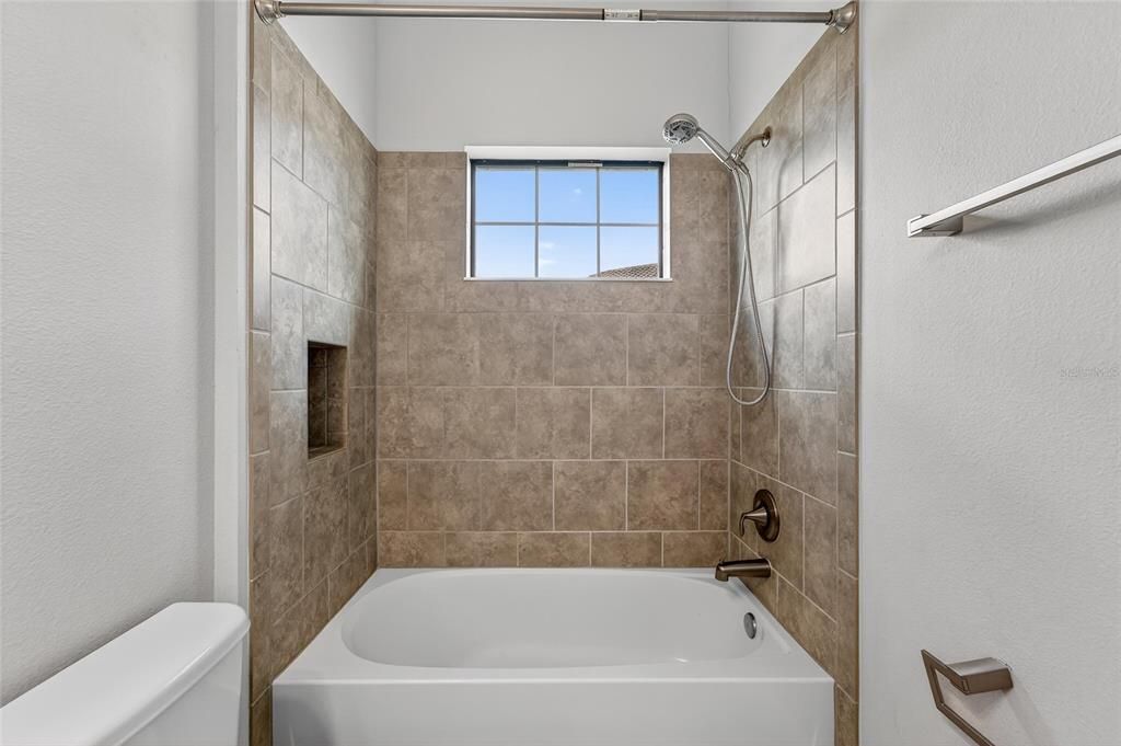 En Venta: $995,000 (4 camas, 3 baños, 2680 Pies cuadrados)