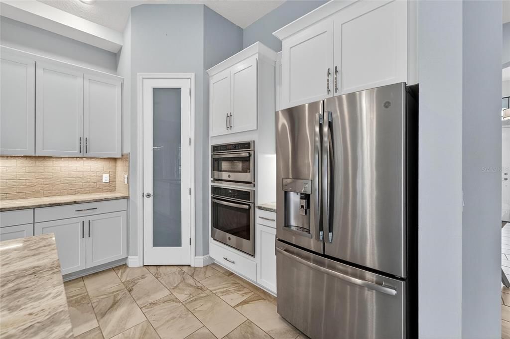 En Venta: $995,000 (4 camas, 3 baños, 2680 Pies cuadrados)