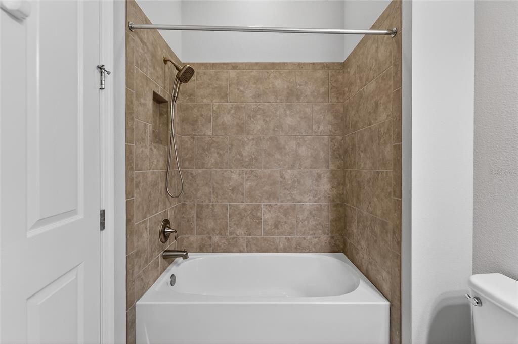 En Venta: $995,000 (4 camas, 3 baños, 2680 Pies cuadrados)