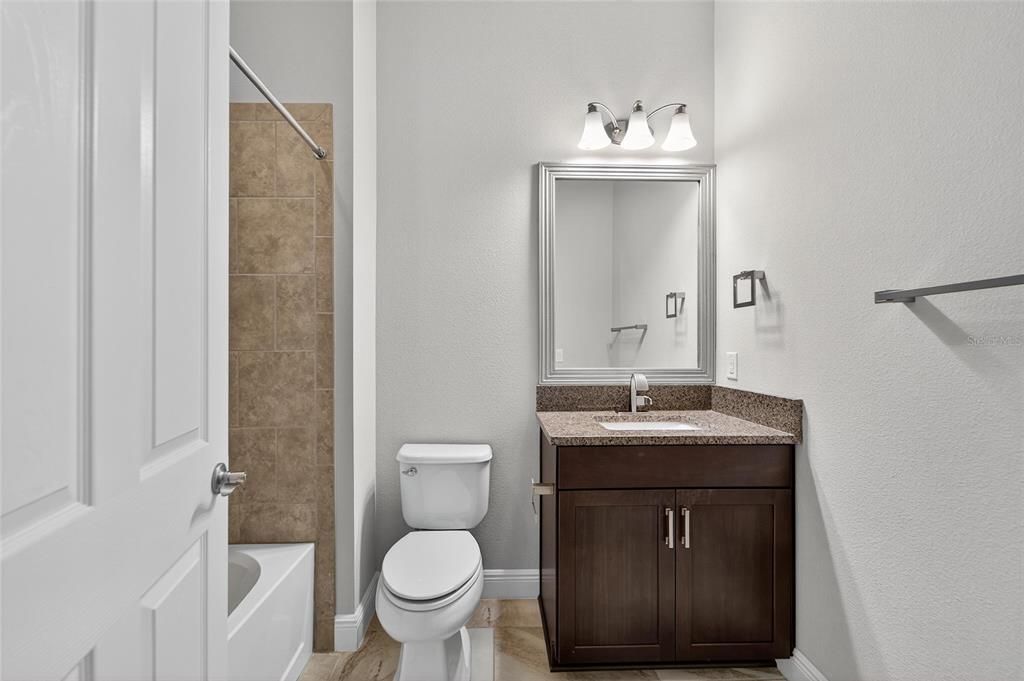 En Venta: $995,000 (4 camas, 3 baños, 2680 Pies cuadrados)