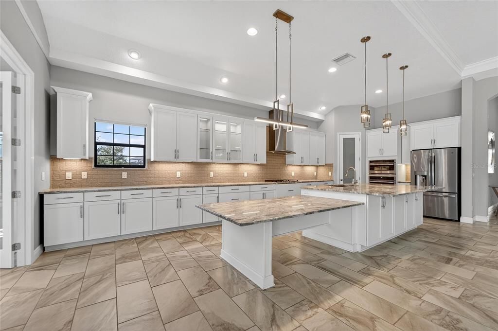 En Venta: $995,000 (4 camas, 3 baños, 2680 Pies cuadrados)