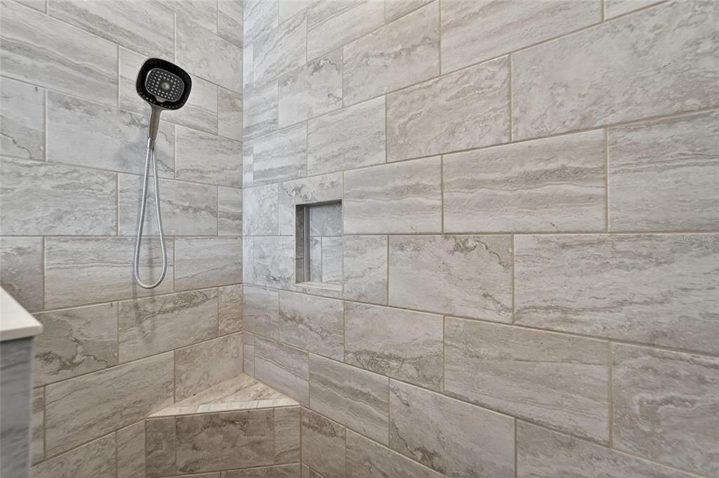 En Venta: $995,000 (4 camas, 3 baños, 2680 Pies cuadrados)