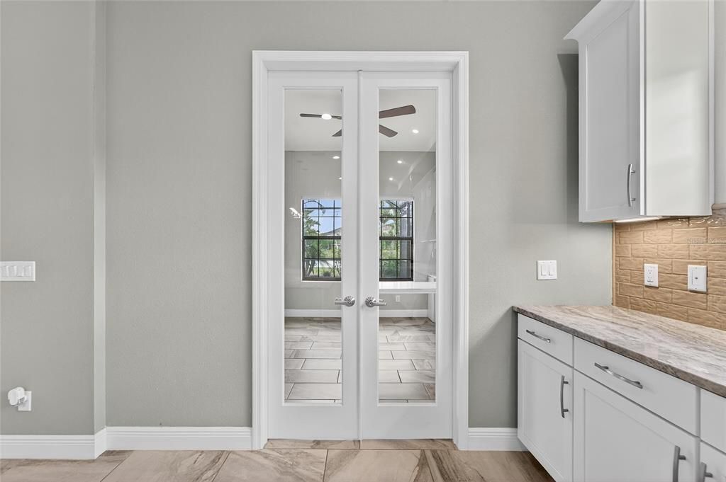 En Venta: $995,000 (4 camas, 3 baños, 2680 Pies cuadrados)