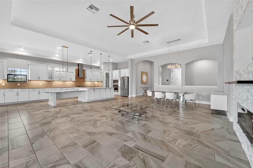 En Venta: $995,000 (4 camas, 3 baños, 2680 Pies cuadrados)