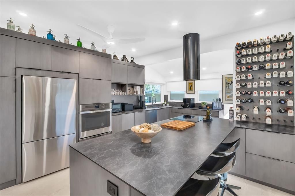 合同活跃: $749,000 (2 贝兹, 2 浴室, 982 平方英尺)