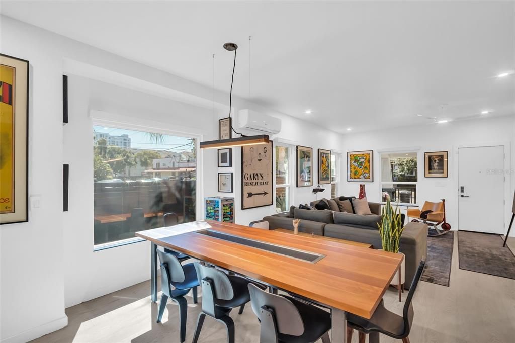 合同活跃: $749,000 (2 贝兹, 2 浴室, 982 平方英尺)