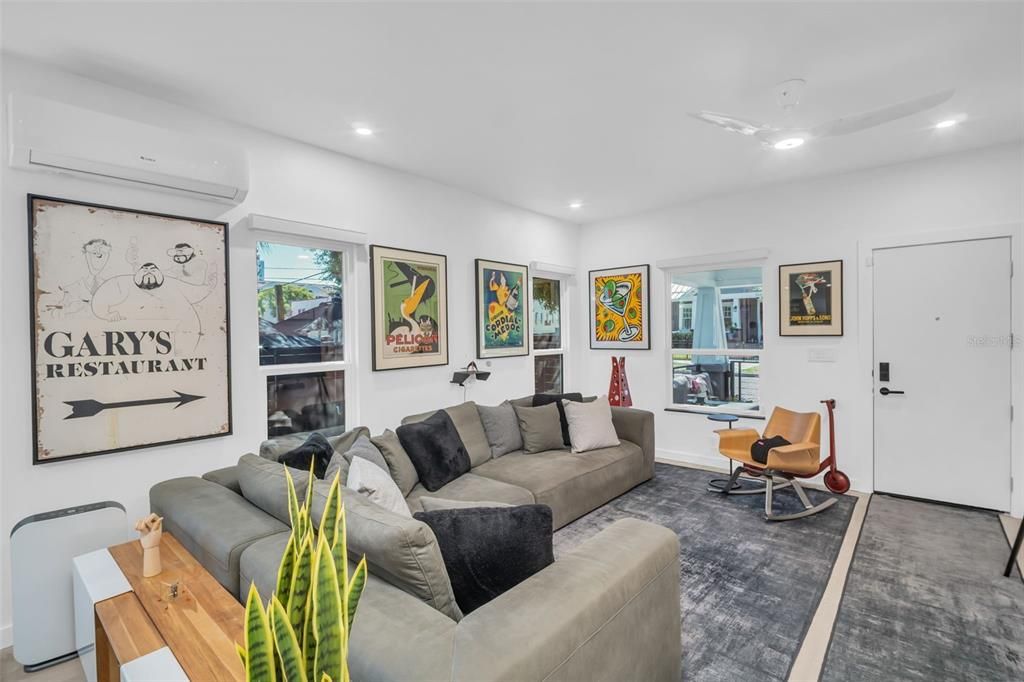 合同活跃: $749,000 (2 贝兹, 2 浴室, 982 平方英尺)