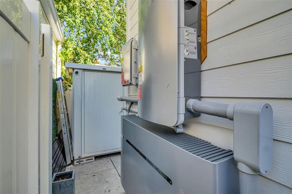 合同活跃: $749,000 (2 贝兹, 2 浴室, 982 平方英尺)