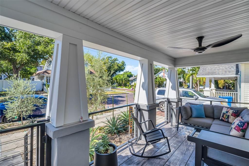 合同活跃: $749,000 (2 贝兹, 2 浴室, 982 平方英尺)