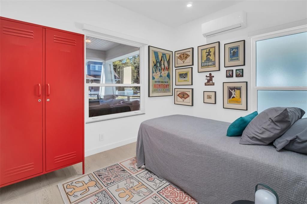 合同活跃: $749,000 (2 贝兹, 2 浴室, 982 平方英尺)