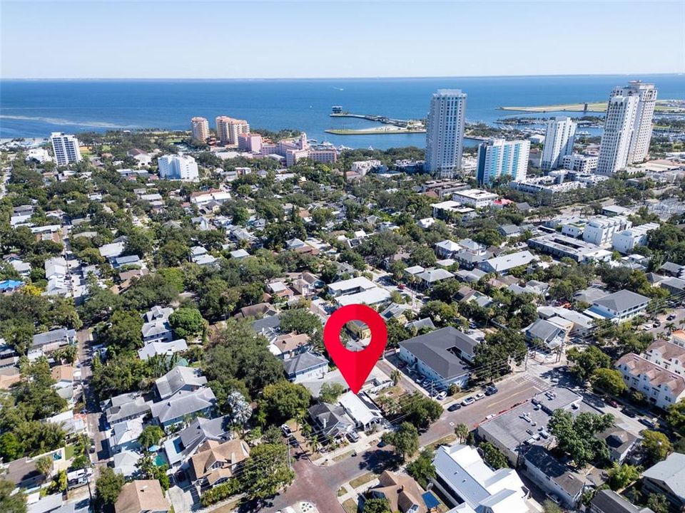 合同活跃: $749,000 (2 贝兹, 2 浴室, 982 平方英尺)